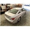 Image 16 : C6J -- 2013 HYUNDAI SONATA HYBRID SILVER 220480 KMS