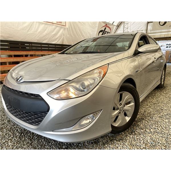 C6J -- 2013 HYUNDAI SONATA HYBRID SILVER 220480 KMS