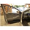 Image 49 : C6J -- 2013 HYUNDAI SONATA HYBRID SILVER 220480 KMS