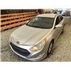 Image 4 : C6J -- 2013 HYUNDAI SONATA HYBRID SILVER 220480 KMS