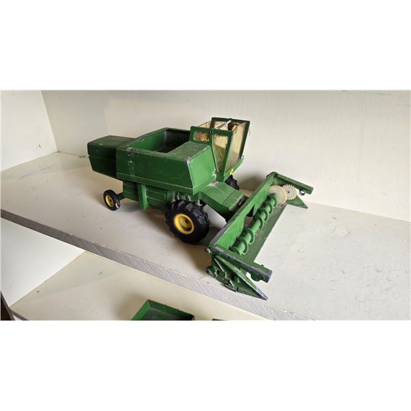 504 -- ERTL DIECAST JOHN DEERE MODEL 6600 COMBINE TRACTOR