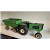 Image 1 : 512 -- VINTAGE PRESSED STEEL TONKA TRACTOR AND TRAILER
