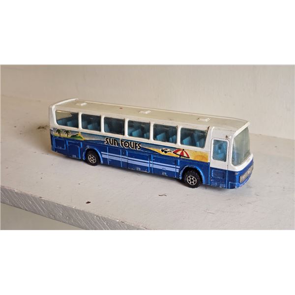 514 -- MAJORETTE MERCEDES BENZ BUS SUN TOURS 3064