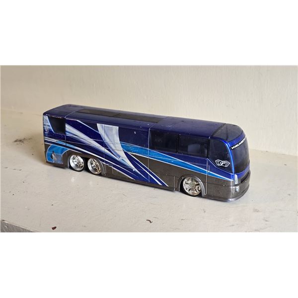517 -- MAISTO PLAYERZ LUXURY TOUR BUS