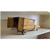 Image 3 : 528 -- VINTAGE LIL BEAVER HERTZ RENTAL MOVING DELIVERY VAN