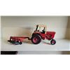 Image 2 : 531 -- INTERNATIONAL HARVESTER FARM TOY TRACTOR 1586 ERTL 1/16, WITH RARE TRAILER PLOW