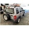 Image 16 : A12G--2004 JEEP LIBERTY, SILVER, 208650 KMS, 4X4