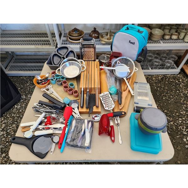 541 -- MIXED LOT OF KITCHENWARE