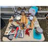 Image 1 : 541 -- MIXED LOT OF KITCHENWARE