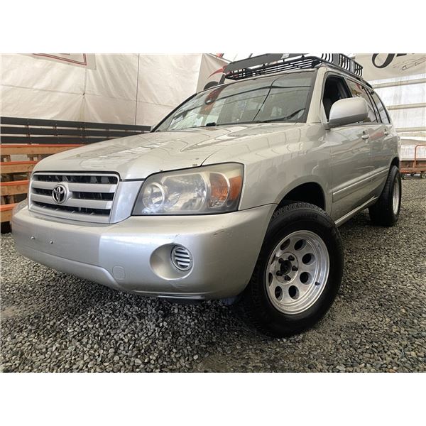 A12H--2004 TOYOTA HIGHLANDER, SILVER, 208822 KMS, 4WD
