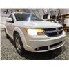 Image 8 : A12ZJ -- 2010 DODGE JOURNEY SXT, WHITE, 203437 KMS, FRONT WHEEL DRIVE