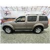 Image 23 : A12T -- 2005 NISSAN PATHFINDER LE, BROWN, 256704 KMS, 4X4