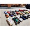 Image 2 : 725 -- 1910 MODEL T GREEN, 1988 HOTWHEELS SUZUKI SAMURAI BEACH PATROL, AND MORE DIECASTS LOT OF 30 (