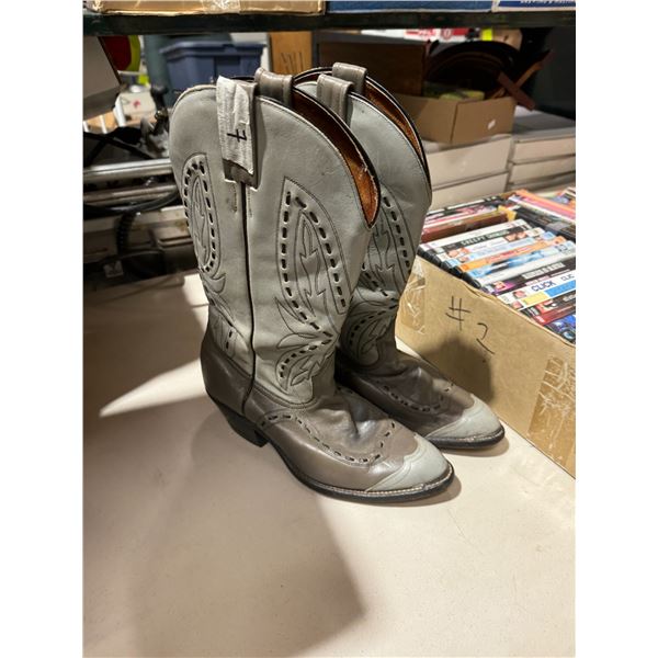 Boots size 7