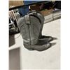 Image 2 : Boots size 7