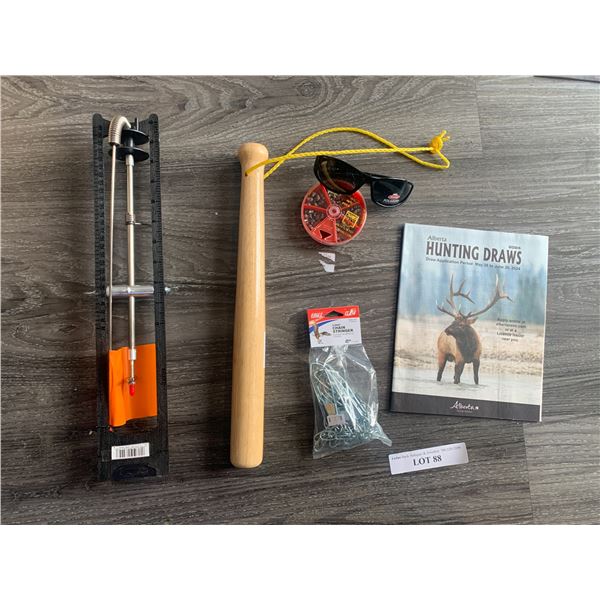 Wooden Baton 1 Unit, Eagle Claw Chain Stringer 46" 1 Unit, Removable Split Core Sinkers 1 Unit, Berk