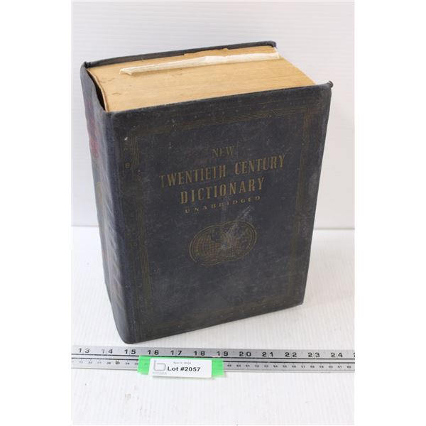 1943 Websters Dictionary "New Twentieth Century Dictionary"