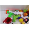 Image 5 : (2) Water Guns, Assorted Children's Kitchen Toys, Assorted Rubber Toys