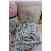 Image 3 : Yellow Flower Blanket & Pillow Set, White Multicoloured Butterfly Twin Bed Set, Pink Flat Sheet