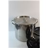 Image 7 : Stock Pot with Lid,(2) Baking Dishes with Lids and (2) Non Stick T-fal Frying Pans