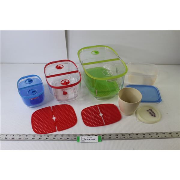 (5) Plastic Storage Containers With Lids