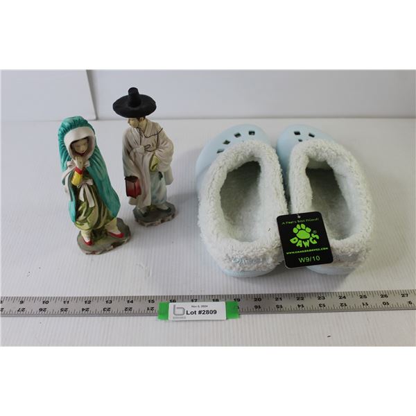 (2) Chinese Ornamental Ceramic Statues 7.75" Tall Approx, Pair Women's Dawgs Shoes - Size 9/10 (Unus