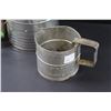 Image 4 : (4) Flour Sifters: Floral, One Cups Measures, Five Cups Measures