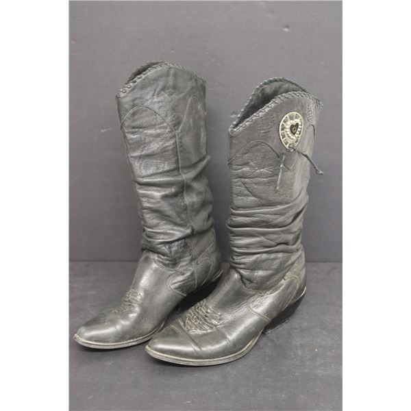Pair Of Cowboy Boots 8 1/2M