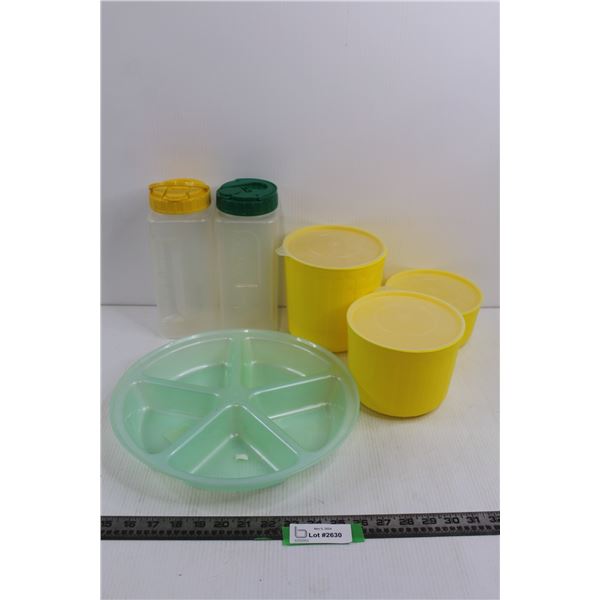 Round 12.5" Plastic Snack Tray, (3) Round Plastic Dry Containers w/Lids, & (2) Plastic Drink Contain