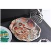 Image 13 : Kitchenware - Spatula, Ladle and Potato Masher, (2) X-Treme Edge Knives, Serving Trays and Hanging P