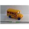 Image 1 : Tuppertoys School Bus with Student Figurines Toys