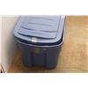 Image 3 : * Rubbermaid Large Jumbo Storage Tote with Lid 44'' x 16''