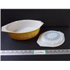 Image 1 : Pyrex Butterfly Gold Casserole and Vintage Pyrex Blue Garland 2.5 Quart Lid