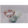 Image 2 : 10" Clear Glass Bowl, 7" Anchor Hawking White Glass Bowl, 5" Pyrex Blue Glass Bowl, & Des Pat. Glass