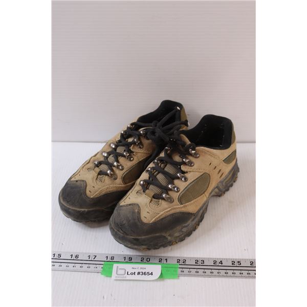 Dakota Hiking Shoes - Size 6 - Some Wear