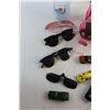 Image 5 : Sunglasses, Ridge Wallet, Casio Calculator, Art Tile, Miniature Car Toys, Decorative Sombrero and As