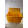 Image 1 : Plastic Storage Tote 22" x 18" x 12"