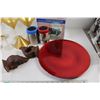 Image 2 : (2) Outdoor Chef's Utility Belt, (8) Liquor Cups, Plate, Tray