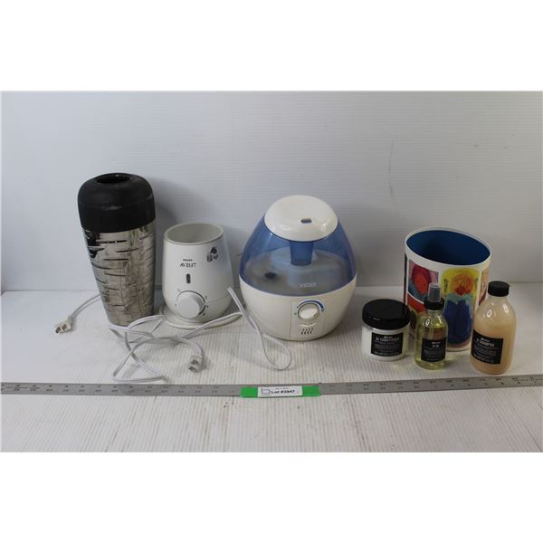 Shower Kit, (2) Humidifiers - Tested Powers On, Vase