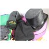 Image 2 : Assorted Shopping Bags, Popsicle Makers, Winter Gloves, Sponges, Toques, Top Hat, Misc., Shopping Bi