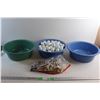 Image 1 : Golf Balls, (3) Plastic Bowls 14'' and Golf Tees