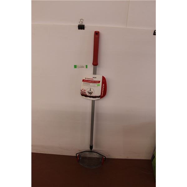 *Corona Quick Collector for Cleaning Nuts and Seed Pods off Grass (NIB)