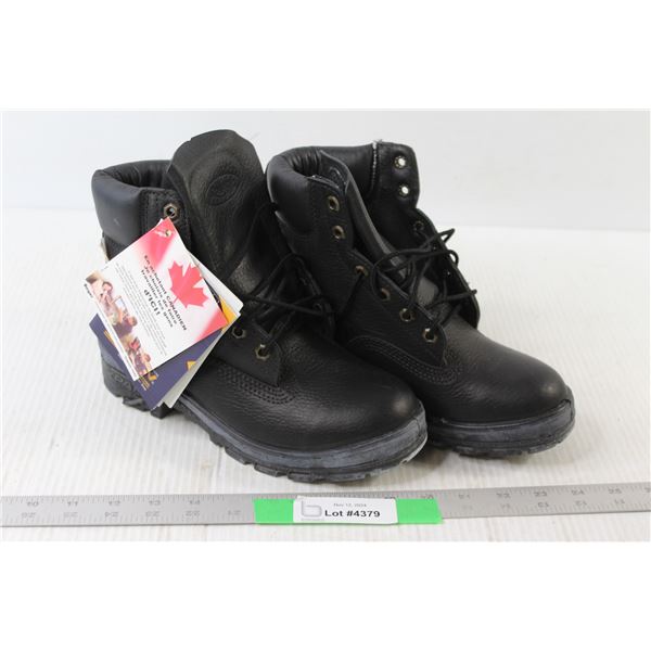 Pair Of Royer Safety Footwear Size 5