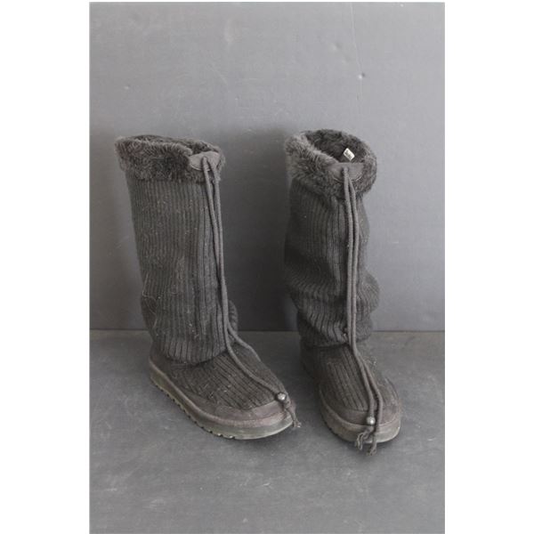 Sketcher's Women's Winter Boots - Size 7