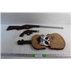 Image 1 : Wooden Guns and Guitar Decor