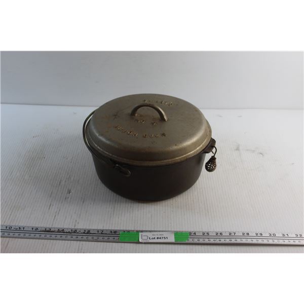 Dutch Oven Cast Iron Pot with Lid 11''