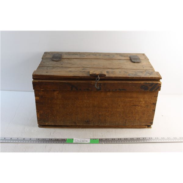 Wooden British Columbia Fruit Selling Agents Crate with Lid 19 1/2'' x 9 1/2''