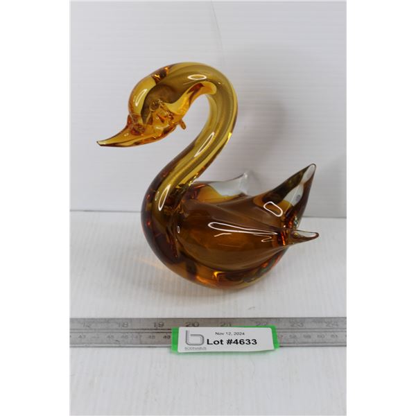 Glass Swan Paper Weight/ Decoration, Has Chip On End Of Beak