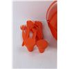 Image 5 : Vintage Orange Plastic Picnic Set- As is