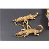 Image 5 : Alligator Coat Rack, Purse, Wallet, Salt and pepper Shakers, (5) Cups